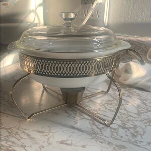 Elegant White and Gold Chafing Dish